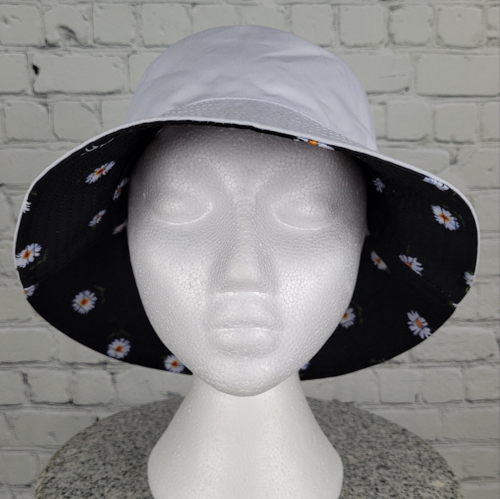 ALICE + OLIVIA | reversible daisy floral print bucket hat